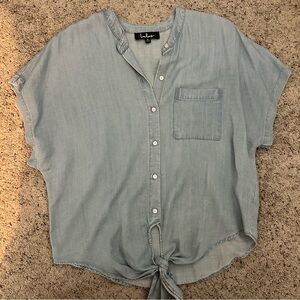LULU’S CHAMBRAY BUTTON SHORT SLEEVE SHIRT WITH TIE BOTTOM SIZE SMALL